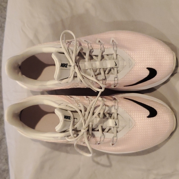 NIKE Quest Women's Running Shoes.  Size 10 - Picture 1 of 6